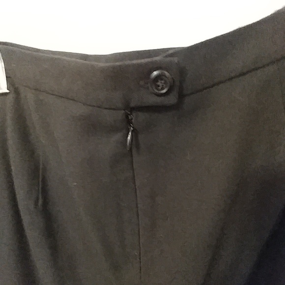 Black wool 2 piece suit w faux fur collar, skirt - Picture 5 of 8